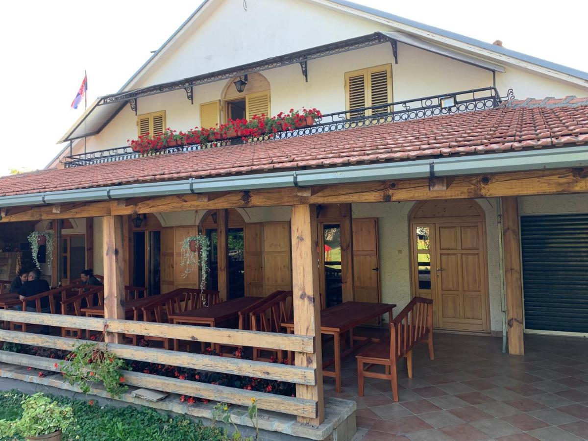 Domacinstvo Bakic ξενώνας Irig Εξωτερικό φωτογραφία